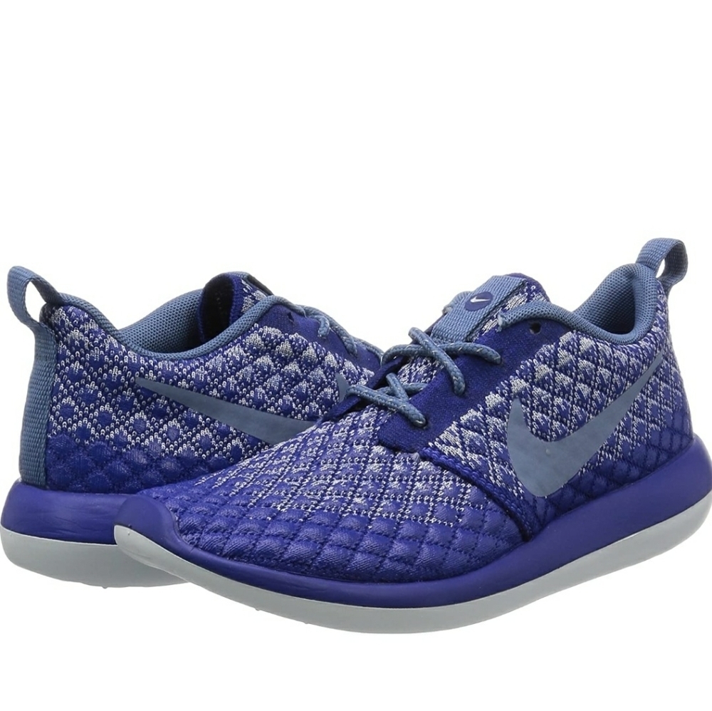 Nike Women Roshe Two Flyknit 365 Color: Deep Royal size 7